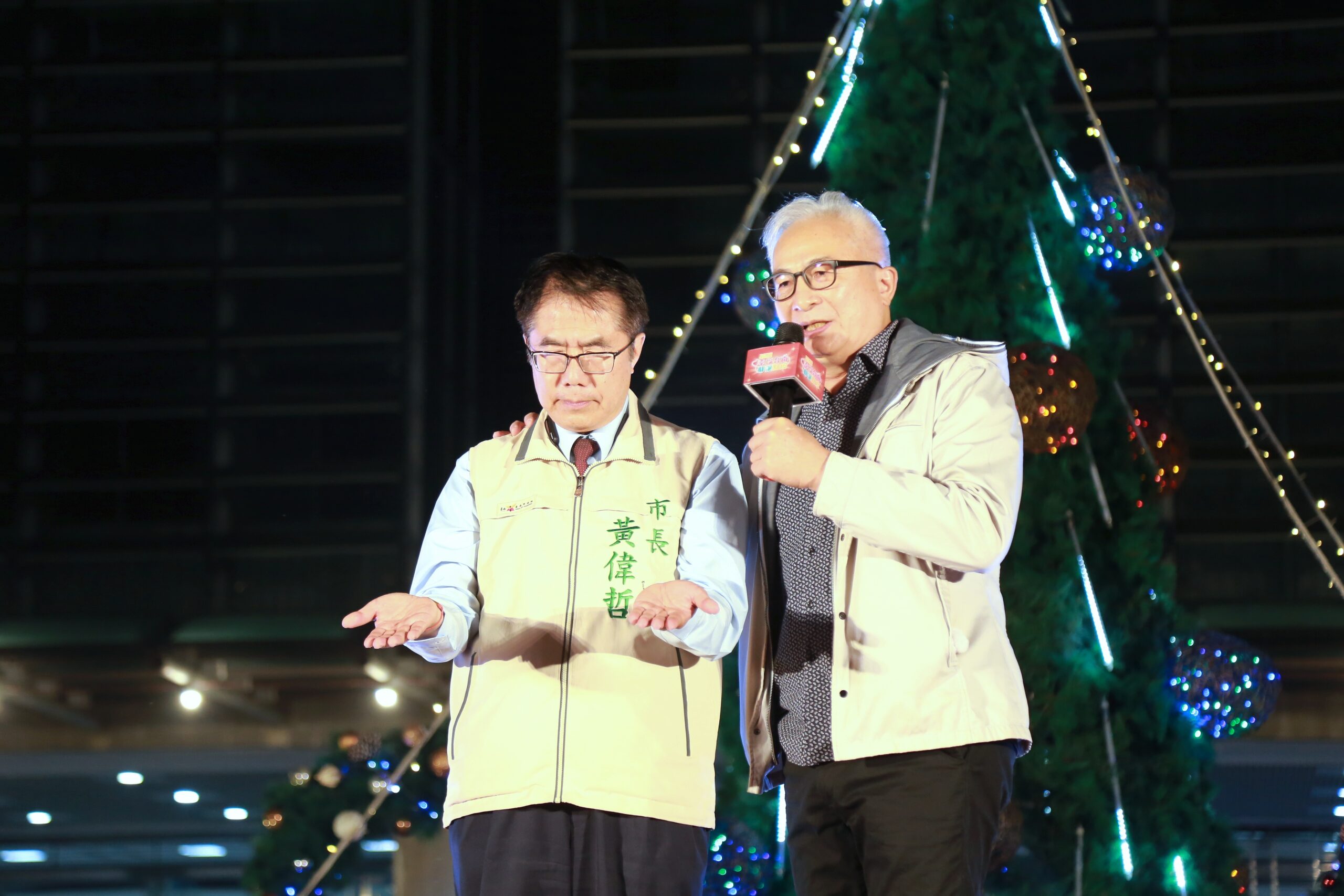台南新營耶誕點燈市集逛起來  永康總圖2023耶誕點燈-照亮新原點