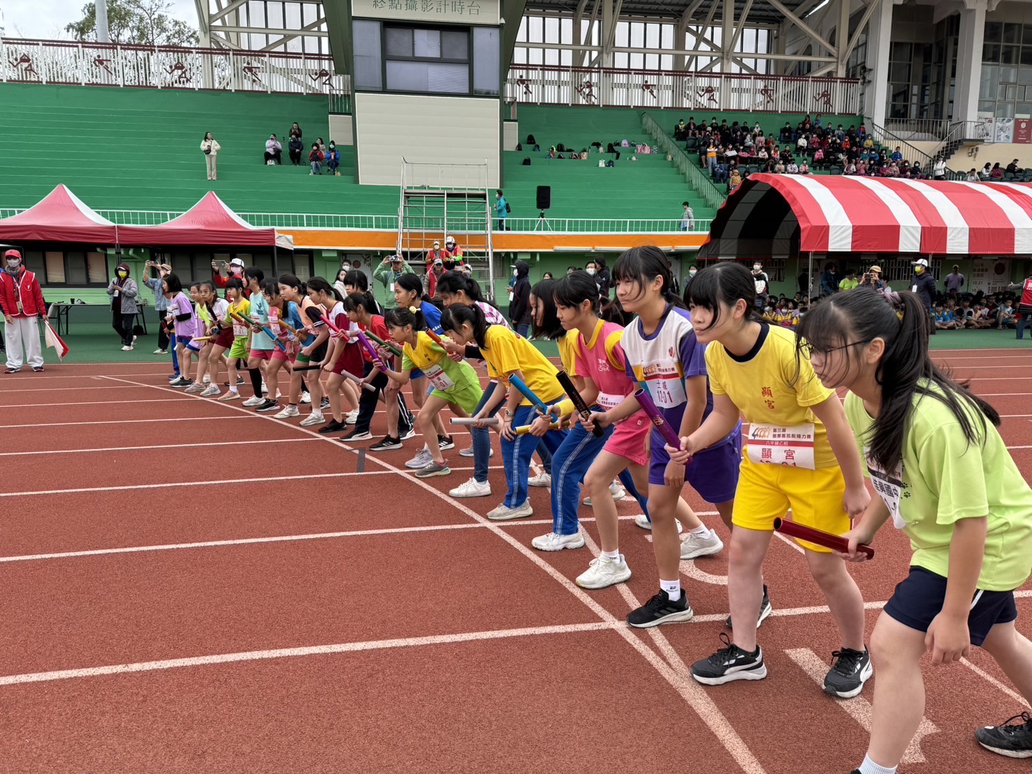 台南市马拉松接力班际对抗赛鸣枪开跑！小选手齐心戮力跑出团队向心力