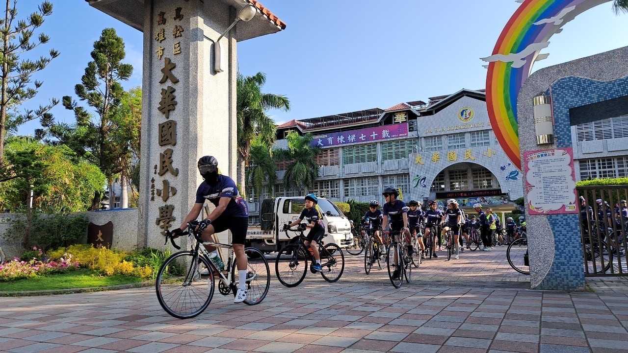大華國小34位畢業生完成自行車百公里畢騎挑戰