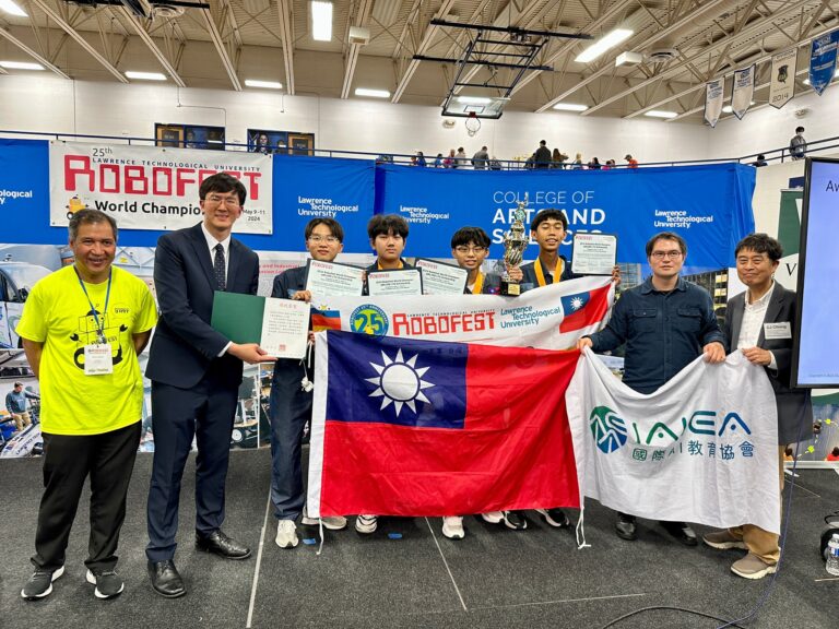 台湾小将Robofest世界机器人大赛荣获四项世界冠军九座奖项