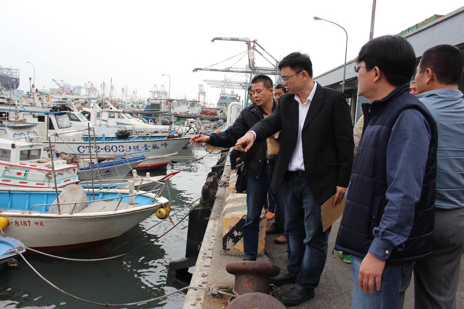 賴瑞隆成功爭取農業部、市府補助1620萬元 小港臨海新村漁港路面9月首度翻修